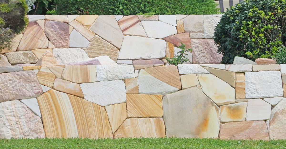 Retaining wall made of natural stone